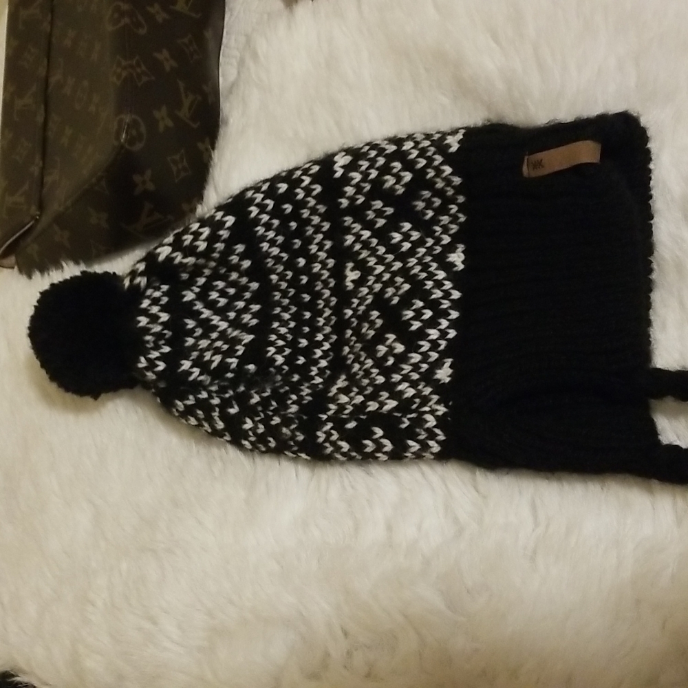 KK kids knitted oom winter hat w/ braided ties